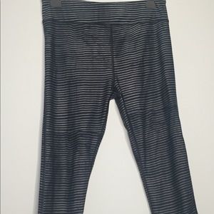 Under Armour Striped Capri Active Leggings Med